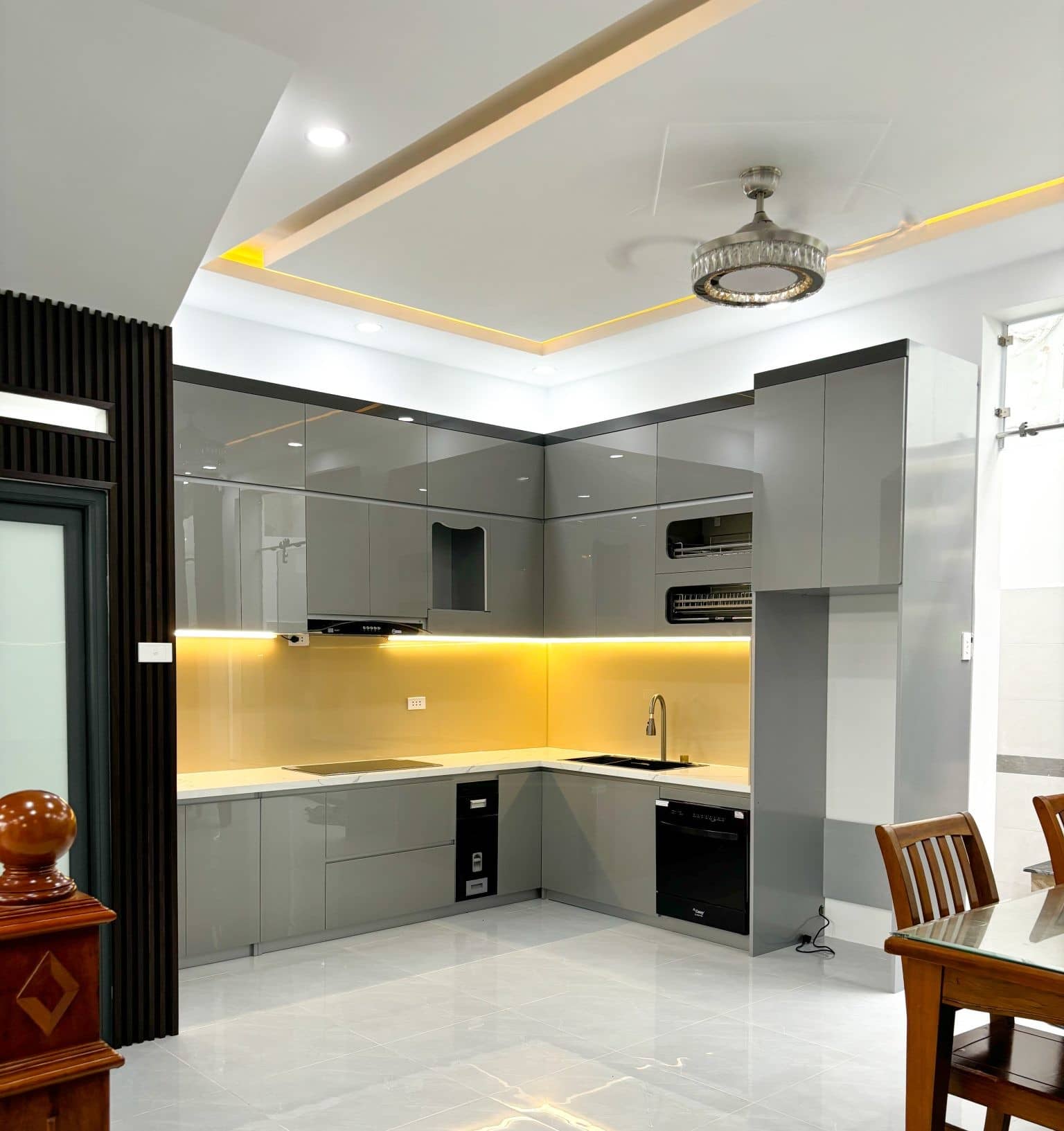 TỦ BẾP NHỰA - TBN07